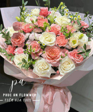 bó hoa hồng pastel sang trọng, hoa hồng trắng hồng nhẹ nhàng, bó hoa tặng sinh nhật thanh lịch, hoa hồng pastel lãng mạn, bó hoa tươi tone hồng trắng, hoa tặng người yêu dịu dàng