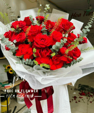 Bó hoa hồng đỏ lãng mạn, bó hoa tình yêu nồng cháy, hoa hồng đỏ tặng người yêu, bó hoa tỏ tình ý nghĩa, hoa hồng đỏ sang trọng, bó hoa hồng đỏ đẹp lãng mạn