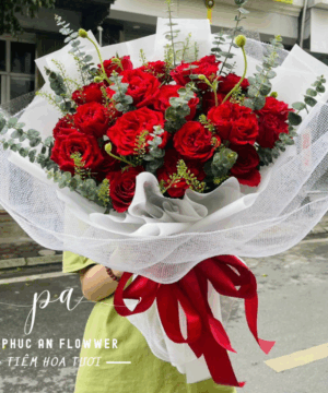 Bó hoa hồng đỏ sang trọng, hoa hồng tặng người yêu, hoa kỷ niệm tình yêu, hoa sinh nhật lãng mạn, hoa tông đỏ trắng cao cấp, hoa tỏ tình ý nghĩa