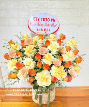 giỏ hoa hồng vàng đẹp, giỏ hoa sinh nhật sang trọng, giỏ hoa tươi tông vàng cam, giỏ hoa chúc mừng ý nghĩa, giỏ hoa hồng vàng tinh tế, giỏ hoa tươi phong cách hiện đại, giỏ hoa tặng đối tác trang nhã