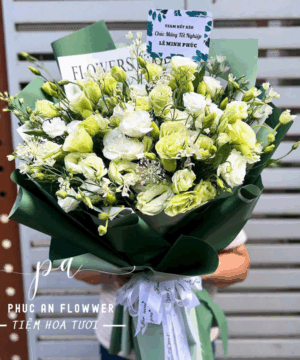 Bó hoa cát tường xanh trắng chúc mừng tốt nghiệp, thiết kế sang trọng tươi sáng tượng trưng khởi đầu mới và thành công