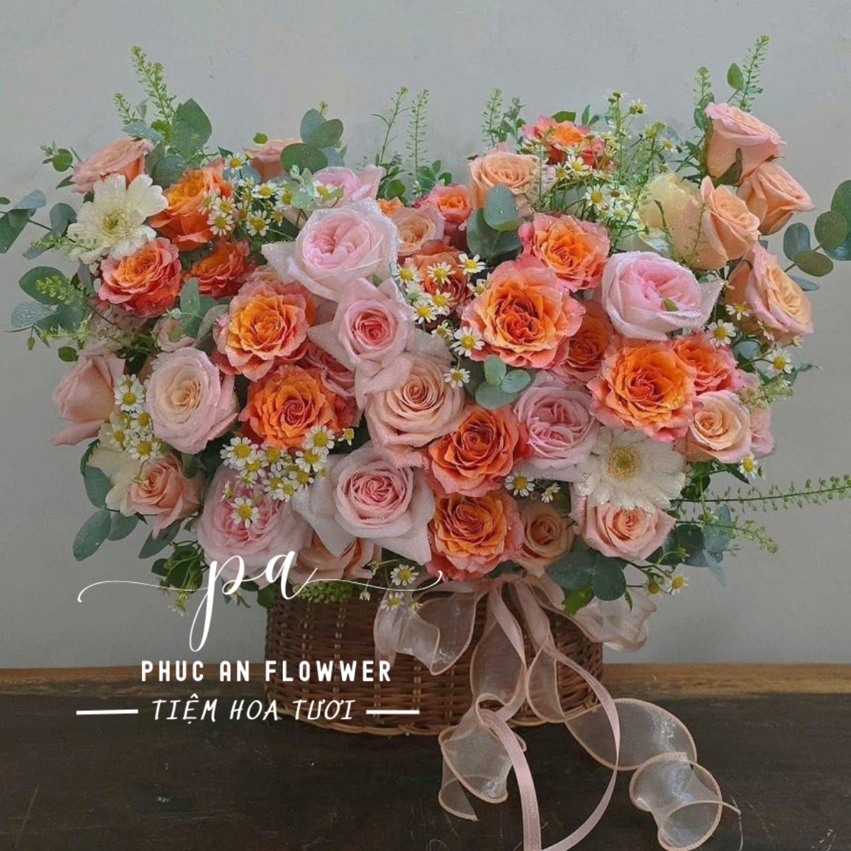 giỏ hoa hồng cam hồng pastel phong cách tự nhiên sang trọng tặng sinh nhật chúc mừng rực rỡ - Hoa Tươi Phúc An