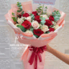 bó hoa hồng đỏ kem, bó hoa hồng sinh nhật lãng mạn, bó hoa hồng đỏ tặng người yêu, bó hoa hồng kem nhẹ nhàng, bó hoa hồng đẹp sang trọng, hoa tươi tặng bạn gái, bó hoa hồng đỏ kem phong cách hiện đại