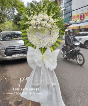 vòng hoa tang lễ màu trắng, vòng hoa chia buồn trang nghiêm, vòng hoa viếng tang sang trọng, vòng hoa tang lễ cao cấp, vòng hoa chia buồn thanh khiết, vòng hoa viếng đám tang đẹp, vòng hoa tang lễ ý nghĩa, vòng hoa chia buồn tinh tế