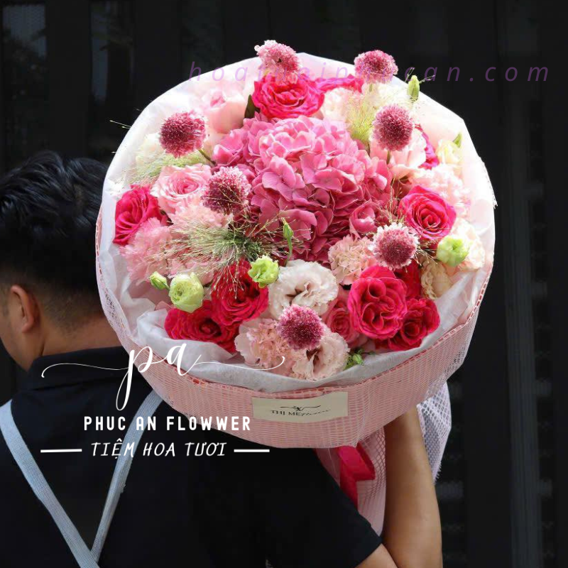 bó hoa cẩm tú cầu hồng và hoa hồng ngọt ngào